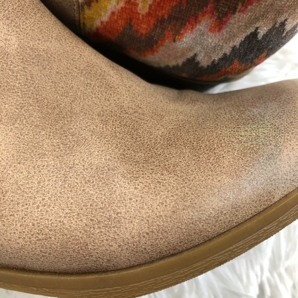 Indigo women booties size 6 tan color - Picture 6 of 8
